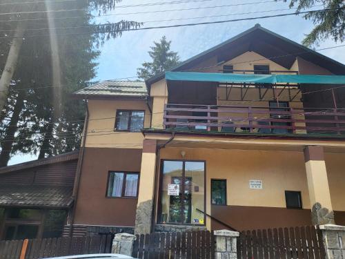 Casa cu Brazi in Busteni