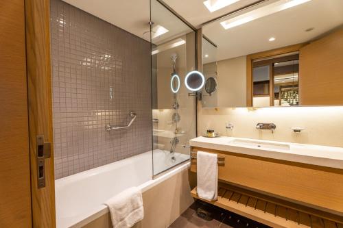 room detail thumbnail 2
