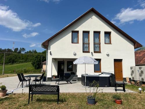 Viesnīcas āriene, Hudák Vendégház (Hudak Vendeghaz) in Szendrő