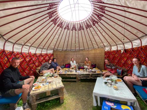 Iekārtas, Aalam yurt camp Altyn-Arashan in Teploklyuchenka