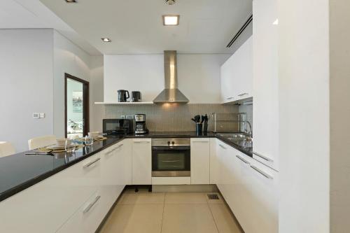 Gorgeous 2BR in DIFC close to Metro & Dubai Mall, Dubai (Foto 6)
