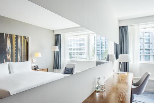 King Guest Room room in DoubleTree by Hilton Wroclaw