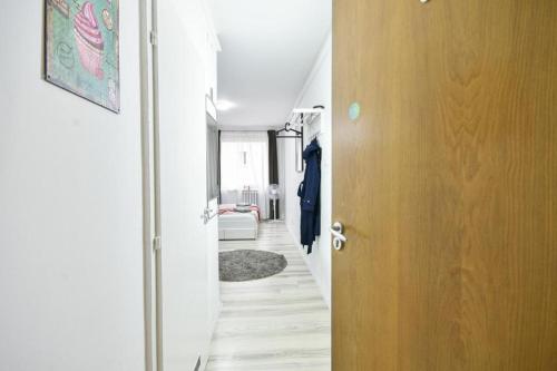 Cozy Comfort w AC on Victor Hugo street by NW - image 13