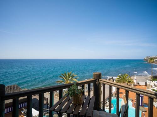 Altamar 60 Balcony beach views By CanariasGetaway