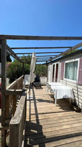 Camping - Fréjus -  - Spacious chalet with furnished terrace - Image #0