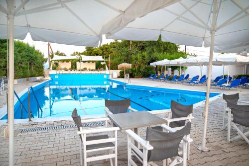 The Grove Seaside Hotel - image 11