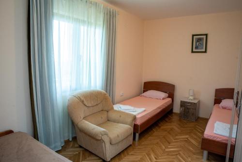 Apartment image 8