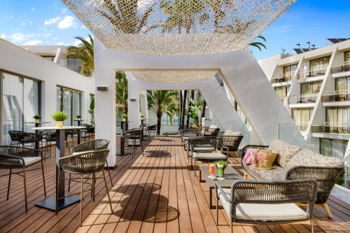شرفة/ تراس, Protur Sa Coma Playa Hotel & Spa in سان لورينثو دي كارديسار