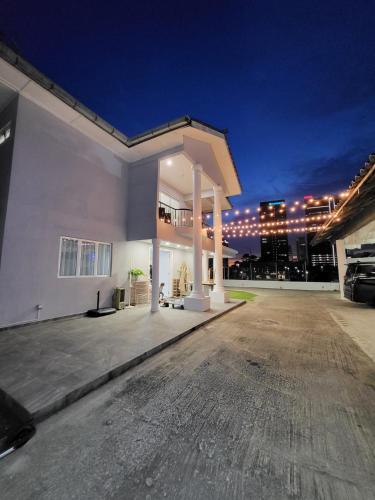 Luxury Tropical Bungalow in Damansara Golden Core