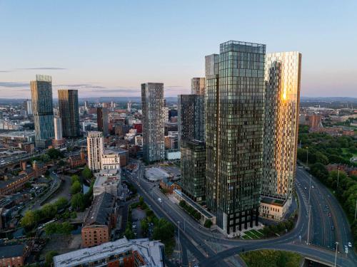 Midori Suite 2BR City Views, Manchester