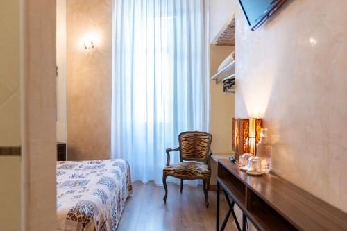 Double or Twin Room image 5