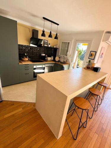 Beautiful apartment of 71 m2 in Saint-Raphaël (Beautiful apartment of 71 m2 in Saint-Raphael) in Vallon de Coste