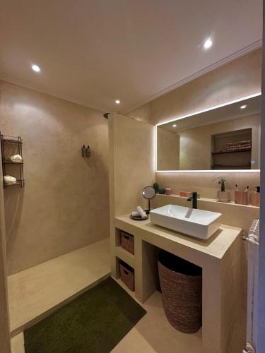 Beautiful apartment of 71 m2 in Saint-Raphaël (Beautiful apartment of 71 m2 in Saint-Raphael) in Vallon de Coste