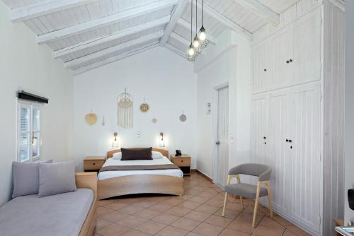 1 queen bed, 1 sofa bed