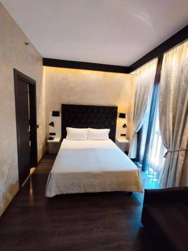 Rodyti, Hotel Continental in Turinas