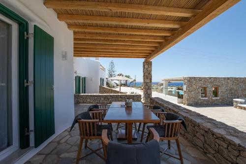 Two-Bedroom Suite with Sea View image 10