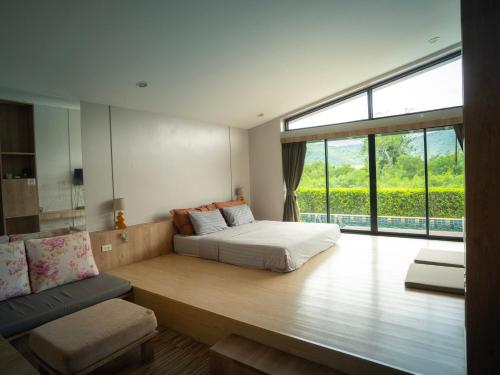 room detail thumbnail 1