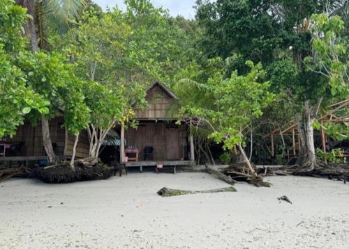 Intum Homestay in Kri