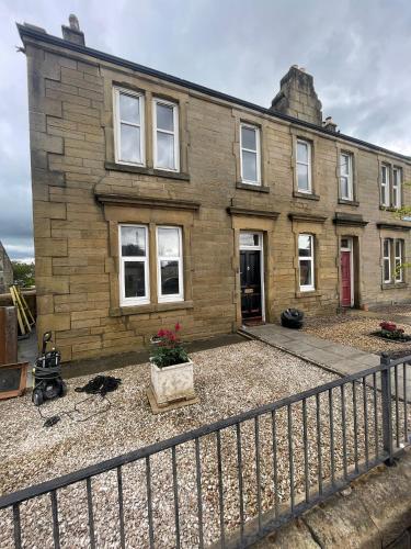 Limefield Residence in Livingston