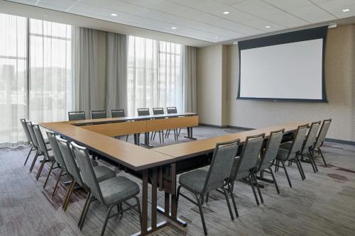 Courtyard by Marriott Albany Airport - image 12