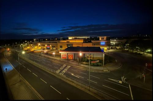 景觀, Modern 2 Bed Flat with parking Next to Basildon Station in 聖馬丁