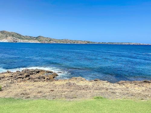 P98 - Bonito apartamento sobre el mar, Fornells (fotografie 10)