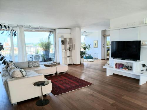 บริการและสิ่งอำนวยความสะดวก, Allein 250qm im letzten Stock, Ausblick & Sauna, bei Salzburg in ไฟรลาสซิง