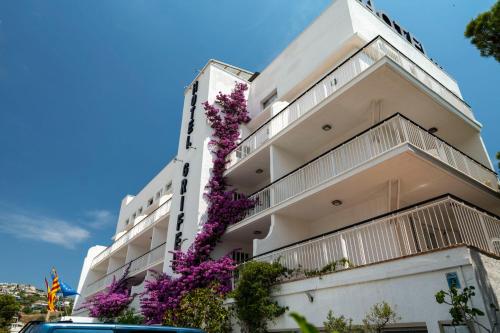 Hotel Grifeu - Costa Brava - bord de mer in Llansa