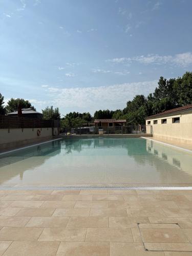 Úszómedence, Camping Bungalow el Llac de Banyoles in Banyoles