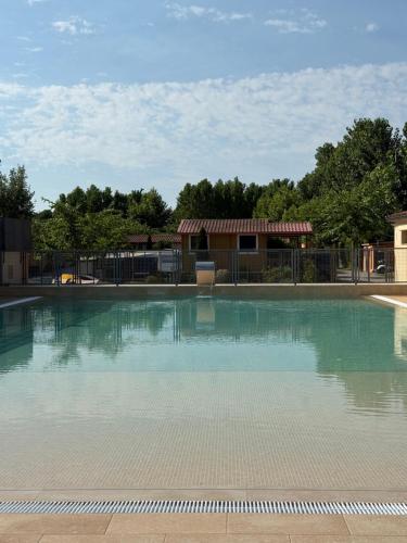 Úszómedence, Camping Bungalow el Llac de Banyoles in Banyoles