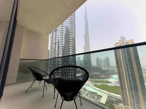 Luxury 4BR with Burj Views - mins to Dubai Mall, Dubaj
