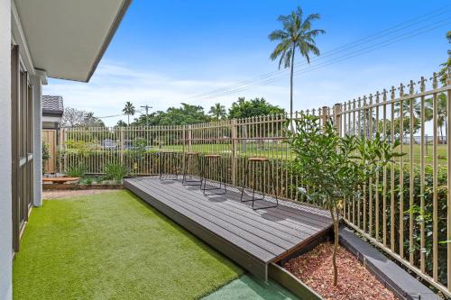 Rainforest and Reef Retreat Esplanade Ground Floor Apartment - image 3
