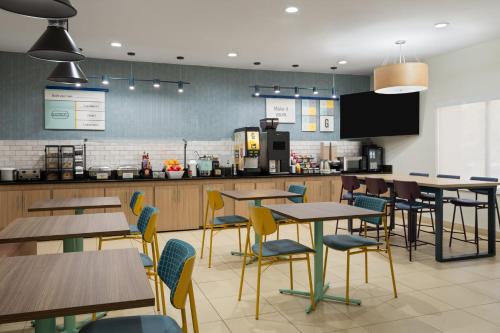 อาหารและเครื่องดื่ม, Garner Hotel Aiken South By IHG in ไอเคน (SC)