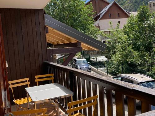 Studio room in Studio cabine 4 pers avec balcon et wifi à Valloire - FR-1-263-543