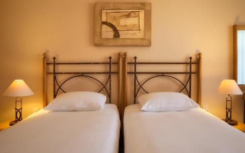Classic Twin Room image 3