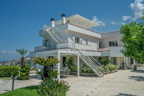Luxury Levaina Villa Sleeps 8 on the Amalfi Coast