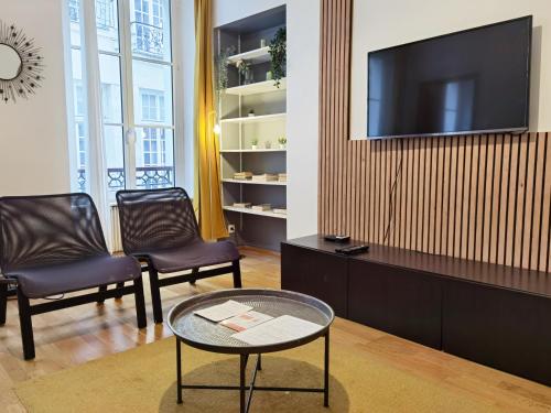 60m2 Elegant Apt 2bdrs/near Notre-Dame and Seine 