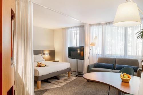 room detail thumbnail 1