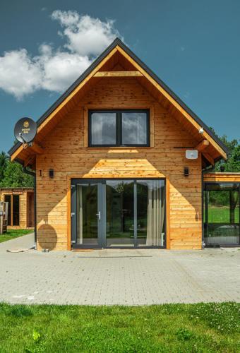 Domki Nad Stawami z Jacuzzi i Sauną 1