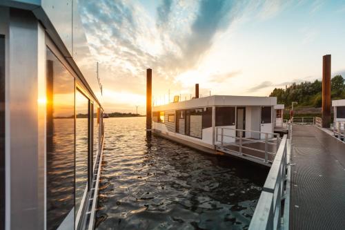 Hausboote am Lankenauer Höft in Bremen, Deutschland