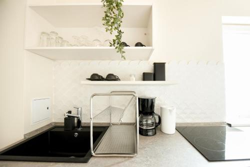 City Haven - Downtown Apartments with Art Deco Design - image 3