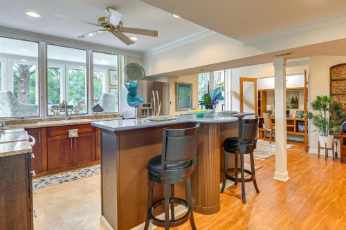 Waterfront Columbia Studio with Patio and Sunroom! in Columbia, USA