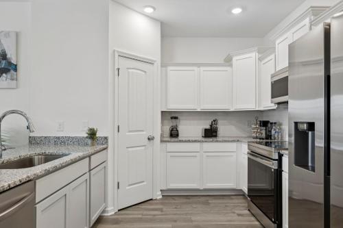 virtuve, Luxury Comfortable 3br Home! in Springhila (TN)
