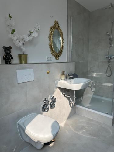 148qm Apartment, nähe Düsseldorf, 4 Schlafzimmer, privater Parkplatz in Duisburg, Deutschland
