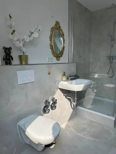 148qm Apartment, nähe Düsseldorf, 4 Schlafzimmer, privater Parkplatz in Duisburg, Deutschland