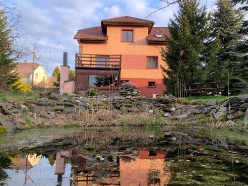 Dům U západu slunce (Dum U zapadu slunce) in โนวี ฮราเดก