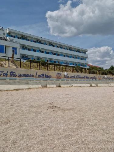 المنظر الخارجي, Hotel Azur in كوستي نيستي