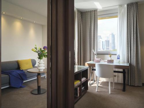 Signature Suite image 7