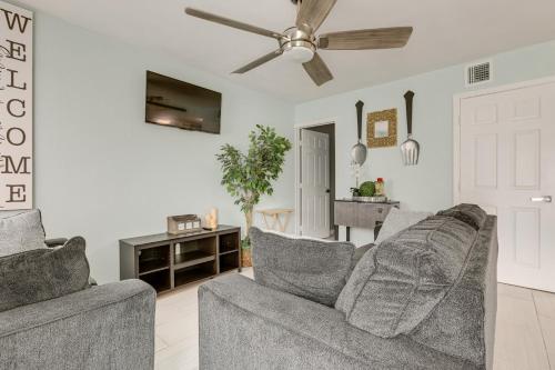 6 Mi to Riviera Beach WPB Retreat with Pool Access! in West Palm Beach, USA