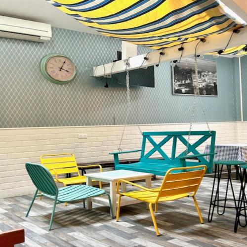 بيت شباب تريندي (Trendy Hostel) in إيفري سور سين